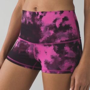 Lululemon Boogie Short (Roll Down) *Full-On Luon Size 6  Raspberry Black